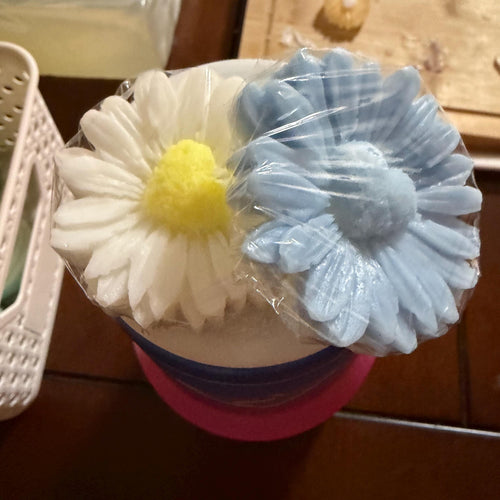 Daisy shaped  Favor Soaps __etsy:8108054167